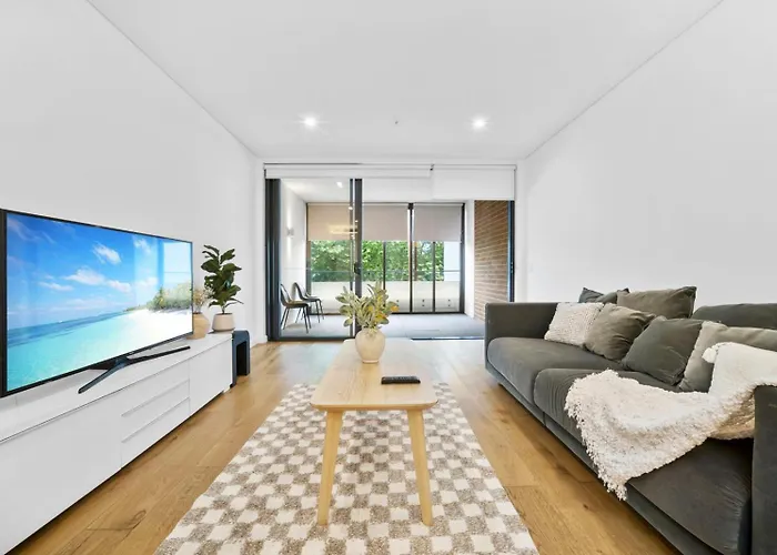 Tranquil 2Bd, Pool, Gym & Unbeatable Location