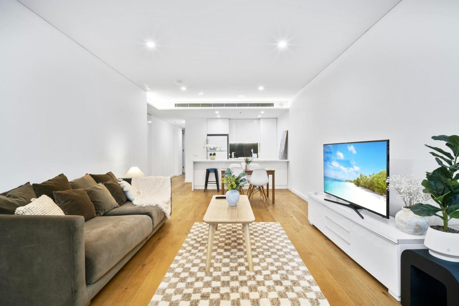 Tranquil 2bd, Pool, Gym & Unbeatable Location Apartment