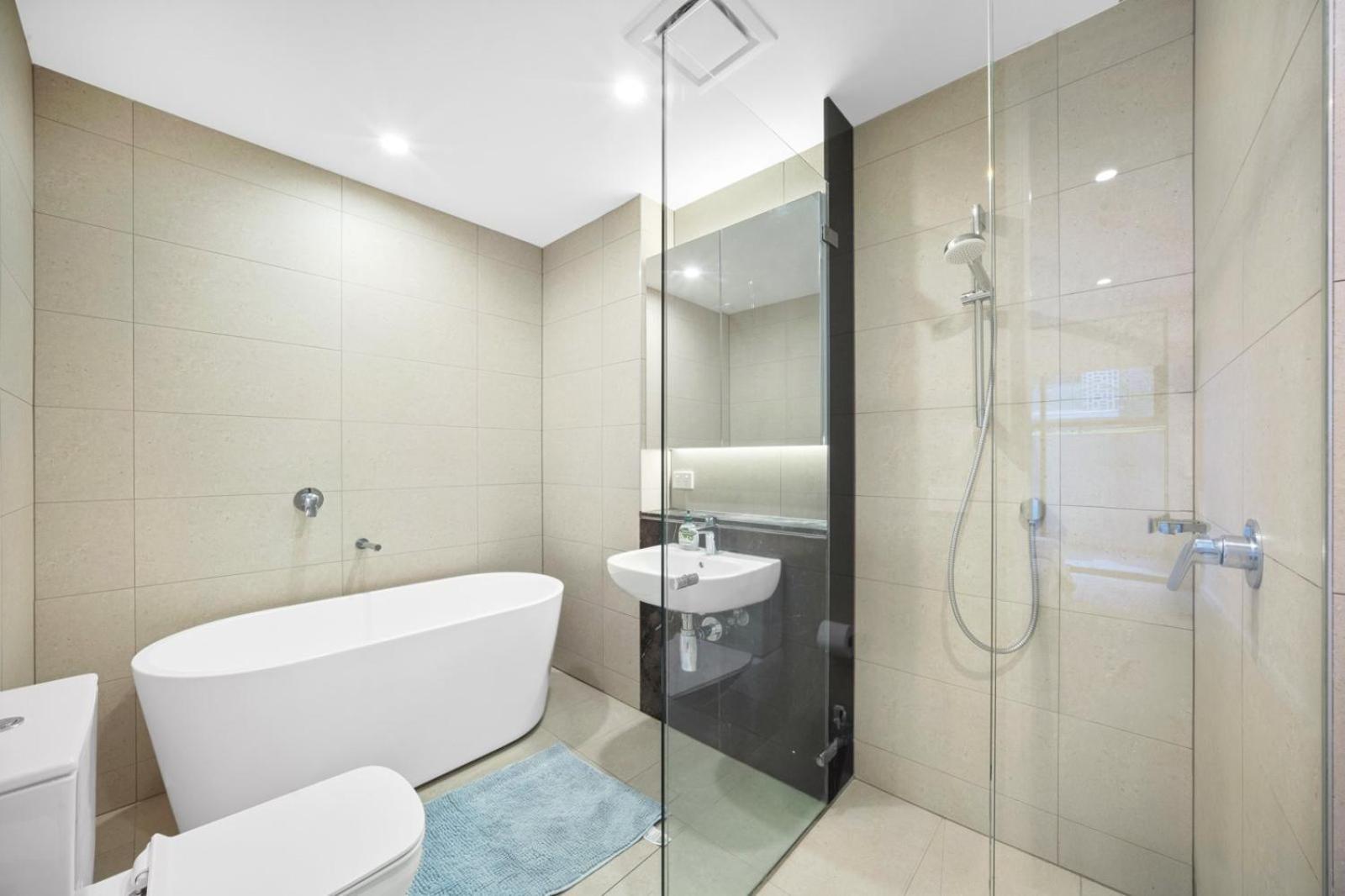 Tranquil 2bd, Pool, Gym & Unbeatable Location *